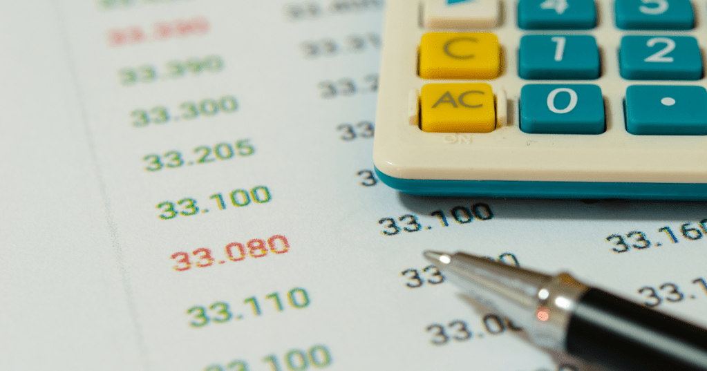 How to Score Big on eBay Without Breaking the Bank blog graphic